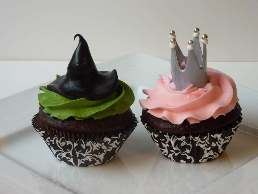 Queen and witch cupcake