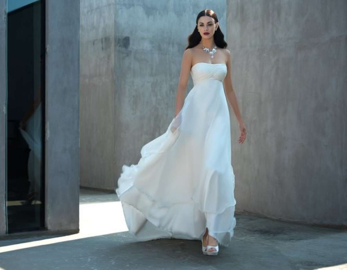 Sposa con abito in stile impero