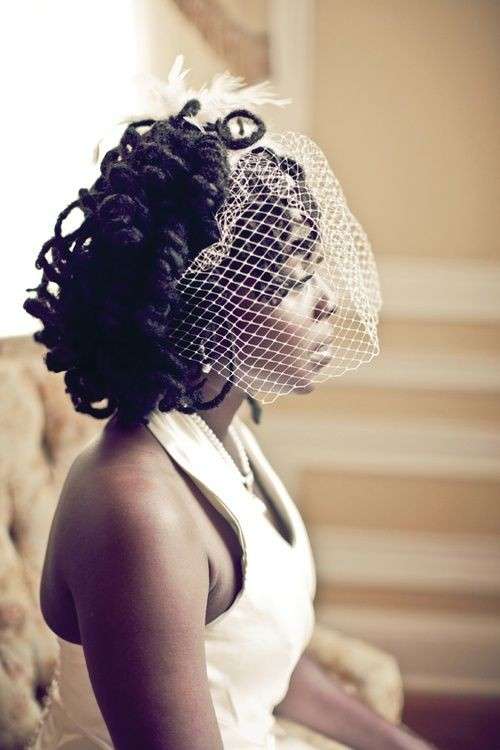 Sposa con capelli rasta semiraccolti