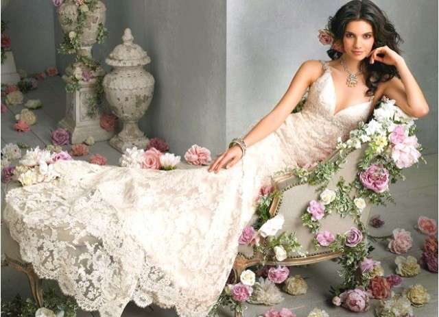 Sposa con pizzo avorio