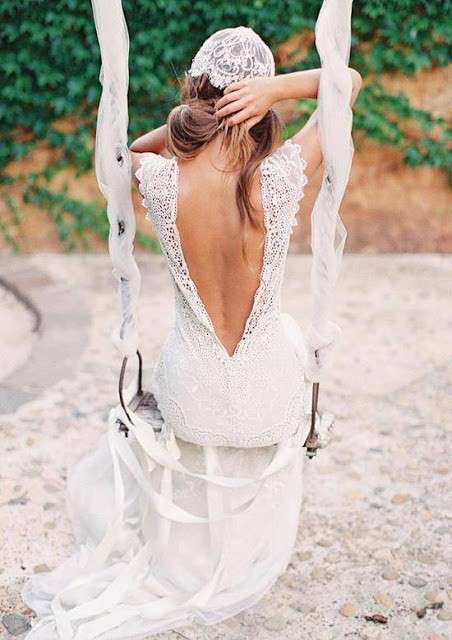 Sposa hippie con schiena scoperta