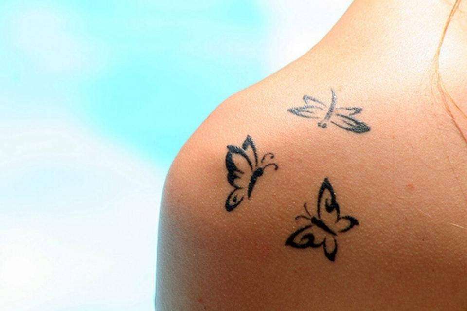 Tatuaggi femminili sulla spalla
