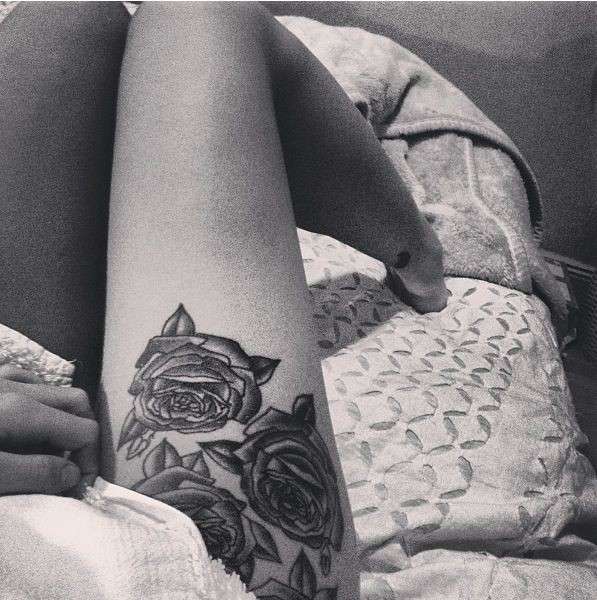 Tatuaggi old school sulle gambe