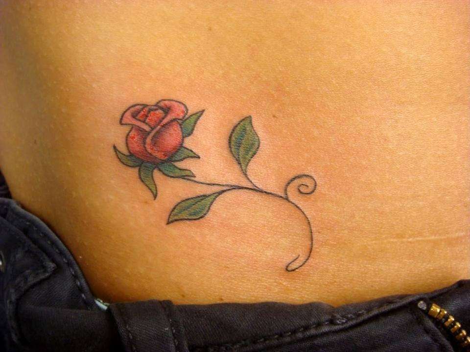 Tatuaggi sull'inguine: la rosa rossa