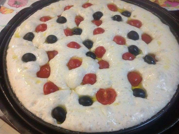 Torta salata con olive