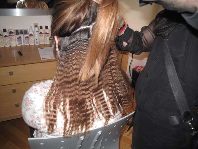 Acconciatura capelli frisé in salone