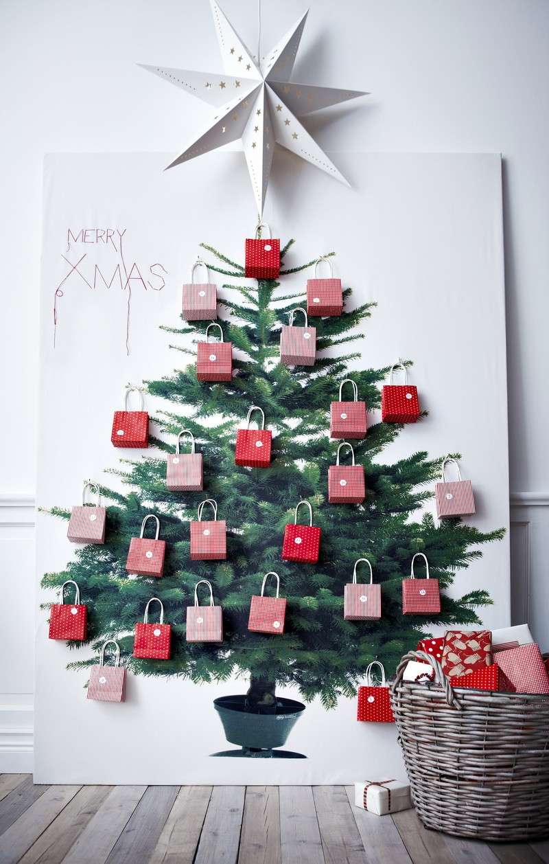 Albero con pacchettini Ikea e stella decorativa