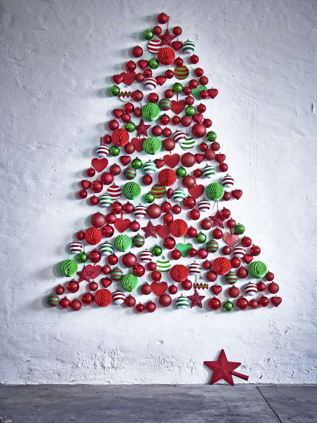 Albero di Natale con palline Ikea