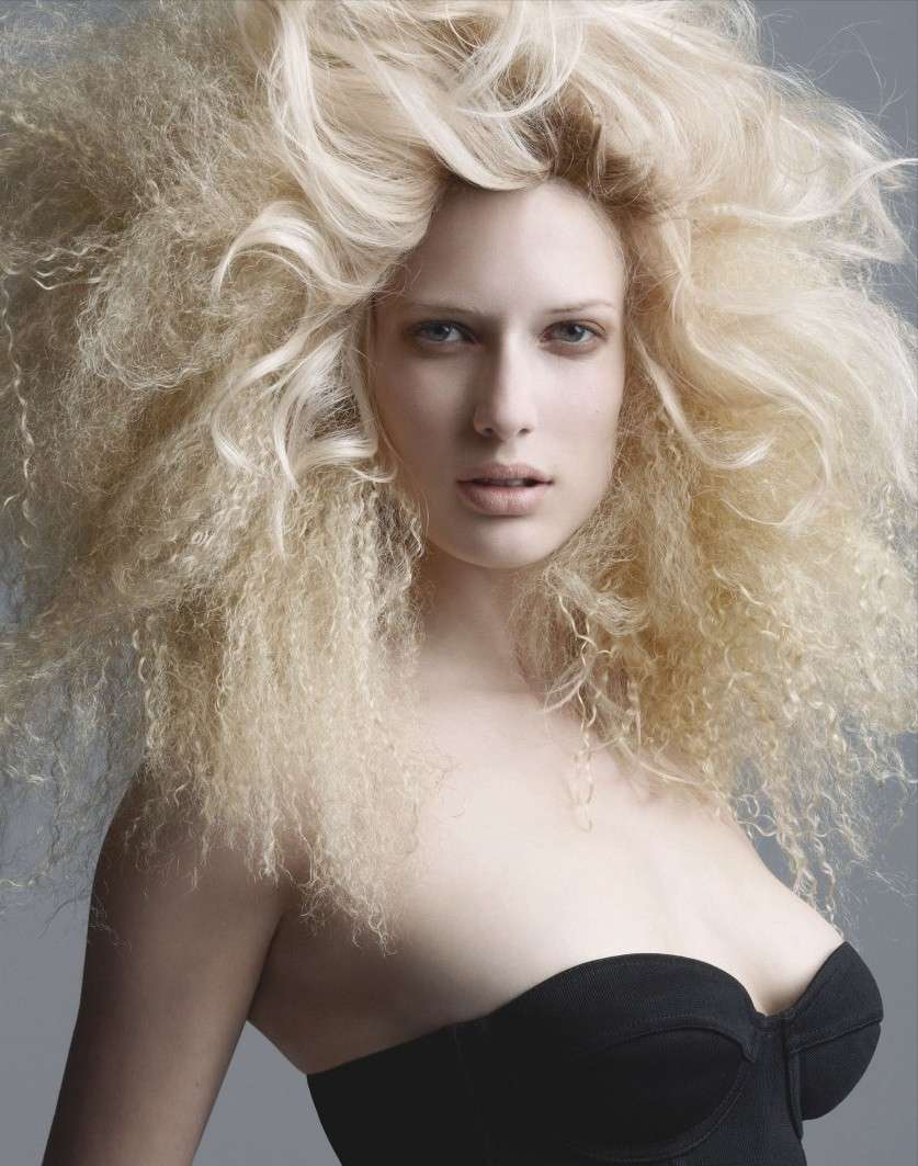 Capelli frisé ultra voluminosi