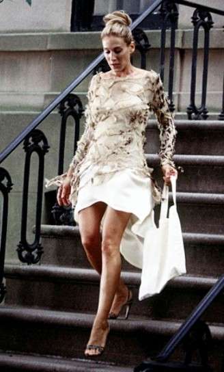 Carrie Bradshaw con abito Roberto Cavalli