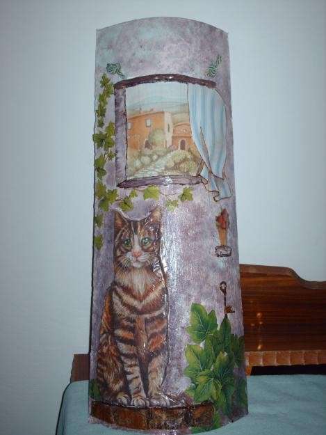 Carta decoupage con gatto su tegola