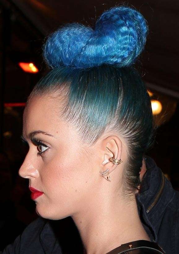 Chignon frisé di Katie Perry