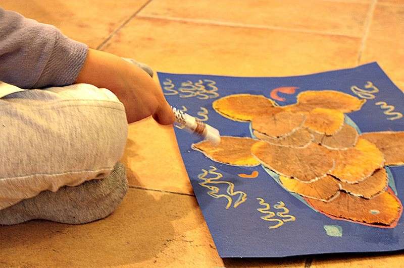 Disegno con le foglie gialle