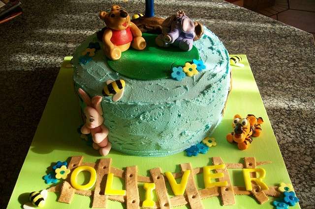 Panna e zucchero per la torta Winnie the Pooh