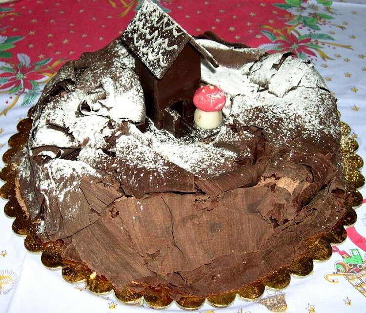 Sfoglie di cioccolato sulla torta