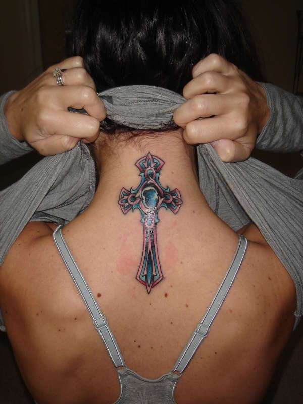 Tatuaggio croce celtica colorata