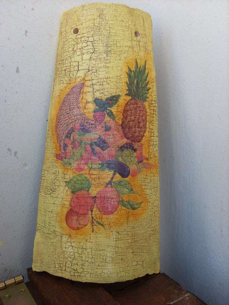 Tegola al decoupage con cesto di frutta