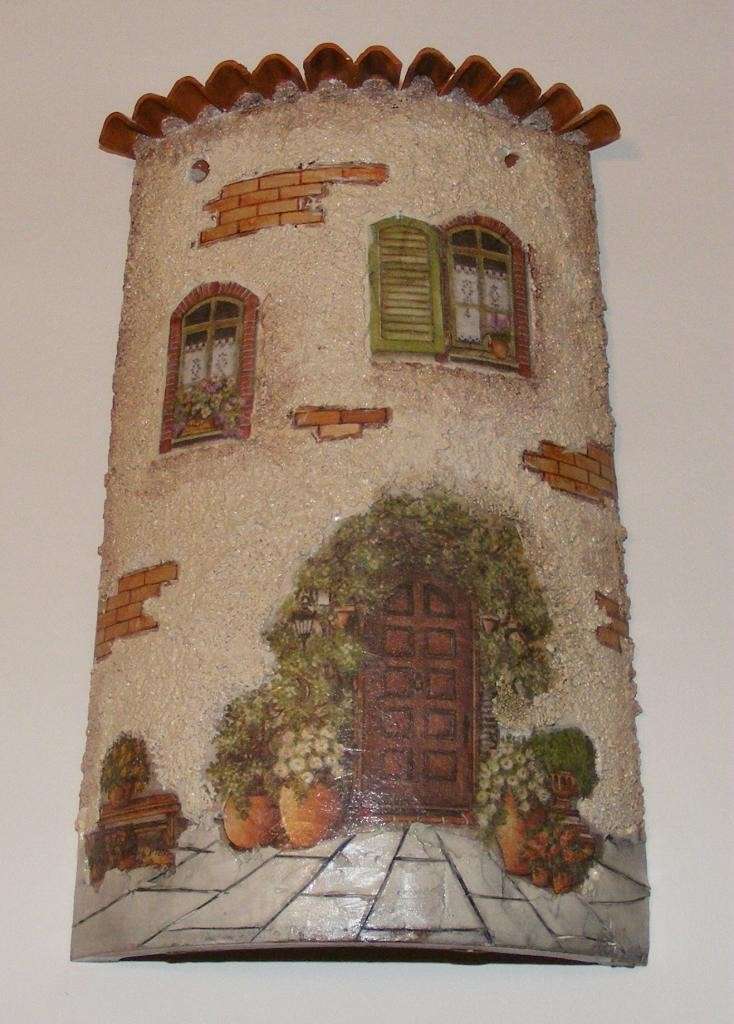 Tegola decorata al decoupage con casolare