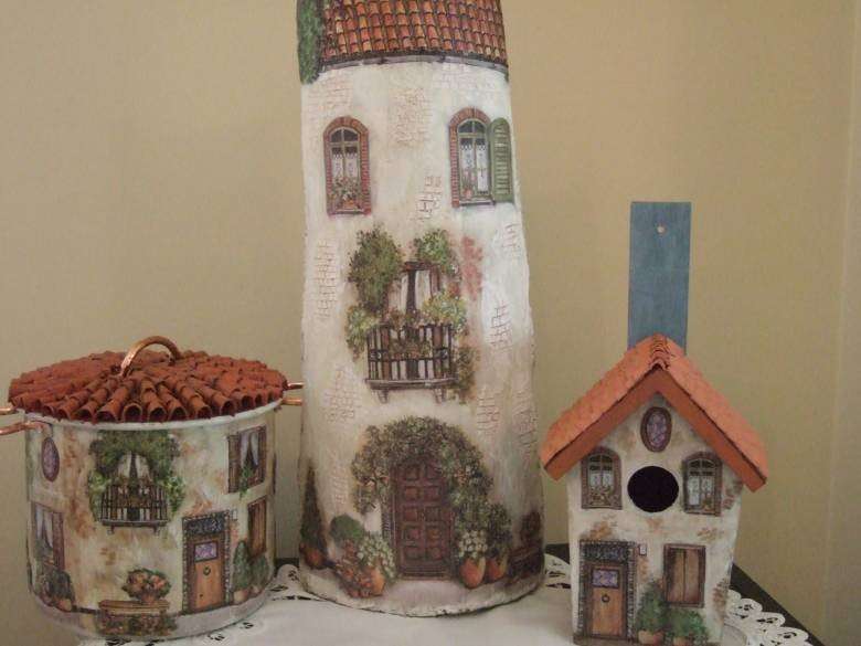 Tegole decoupage con casolare rustico