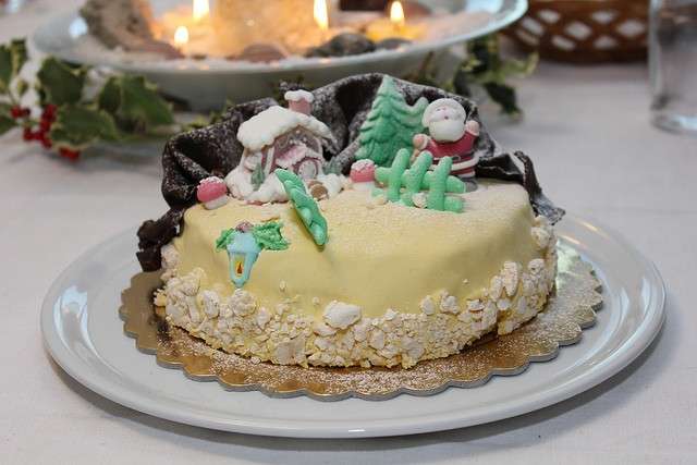 Torta in giallo per Natale