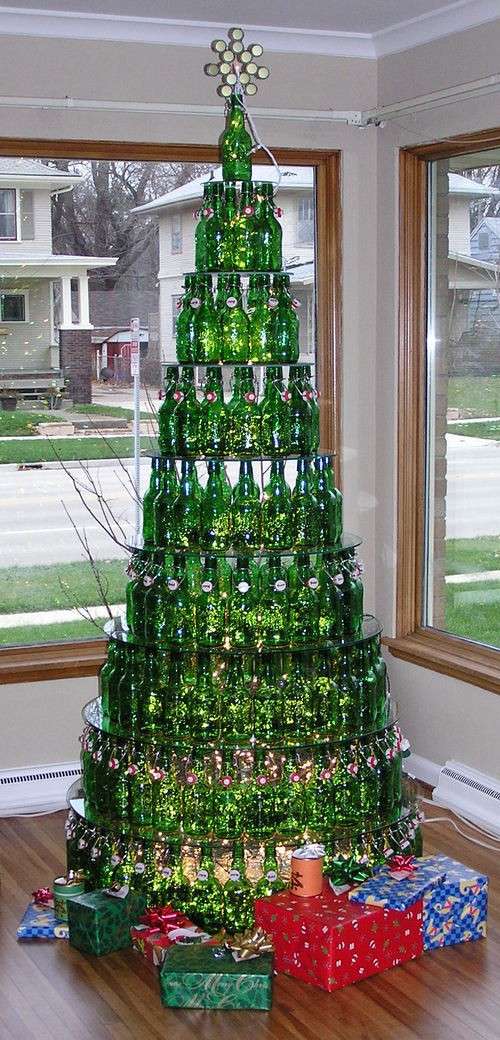 Albero di Natale con bottiglie di birra