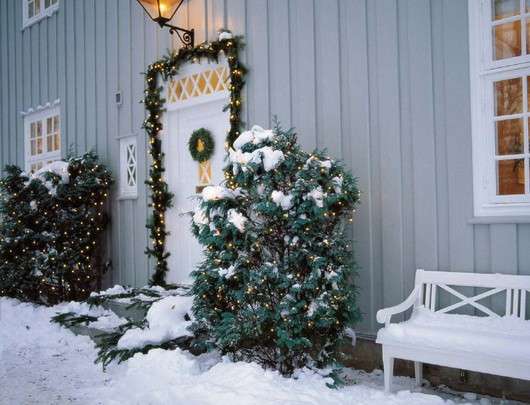 Albero e decorazioni verdi per Natale