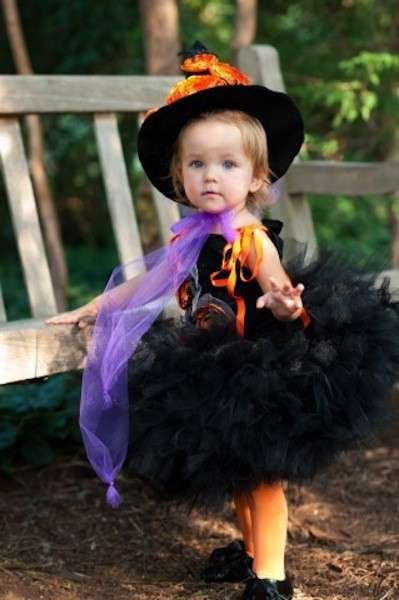 Baby strega per Halloween