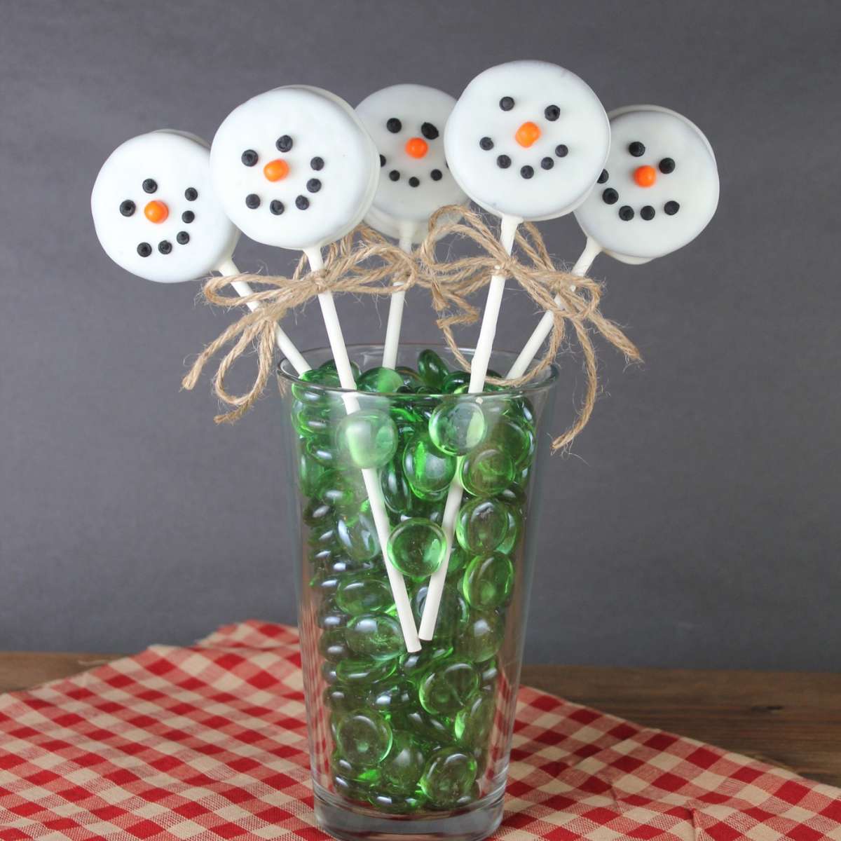 Cake pops a forma di pupazzi di neve