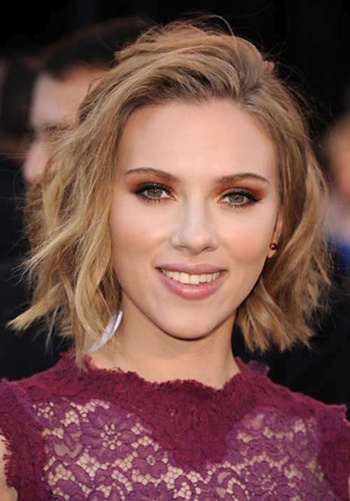 Capelli corti mossi di Scarlett Johansson