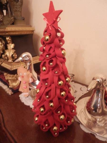 Decorazioni oro sull'albero di Natale