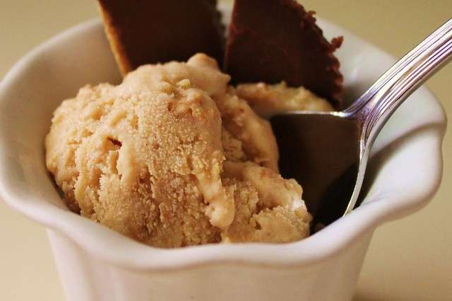 Dolce al cucchiaio con biscotti e crema al burro