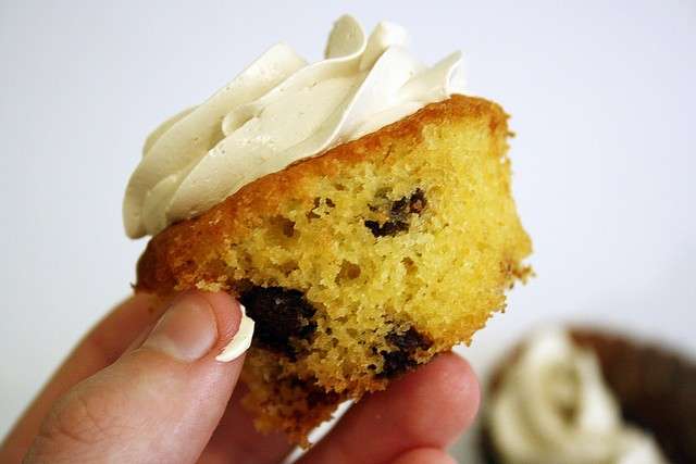 Muffin gustoso con cappello di crema al burri