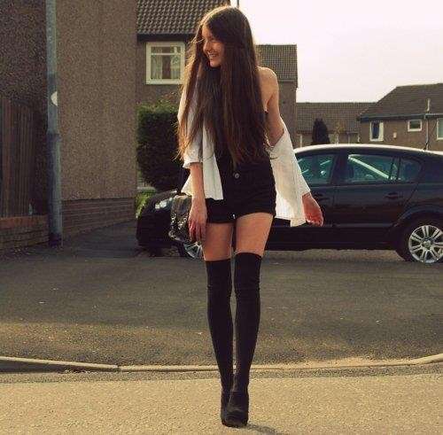 Parigine in lana e shorts neri