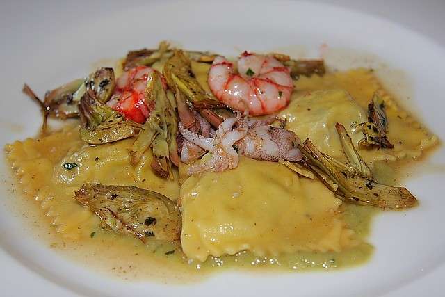 Ravioli con pesce e carciofi