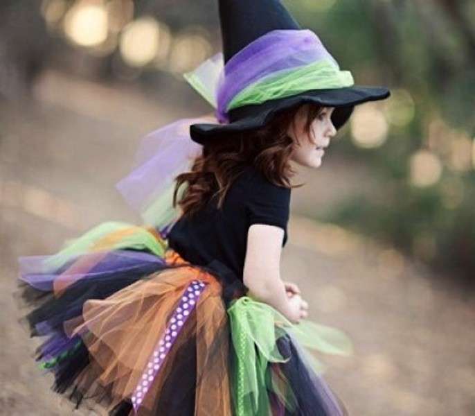 Strega multicolore per Halloween