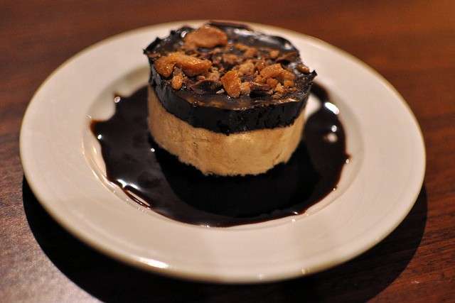 Tortino con crema al burro e cioccolato fondente