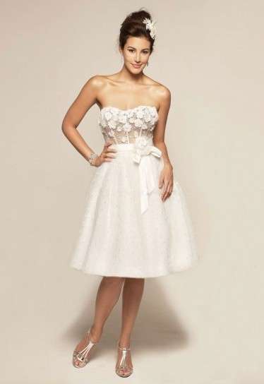 Abito da sposa minimal chic floreale