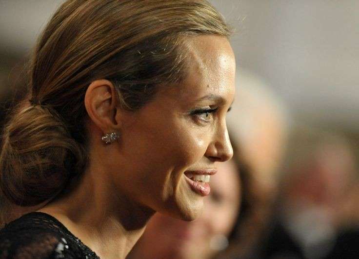 Angelina Jolie hairstyle