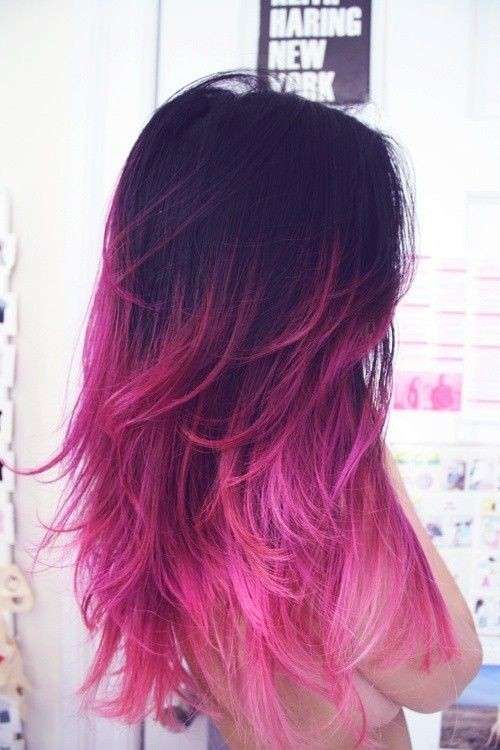 Balayage rosso e rosa su capelli scuri