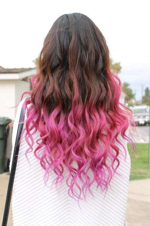 Capelli mossi con dip dye fucsia