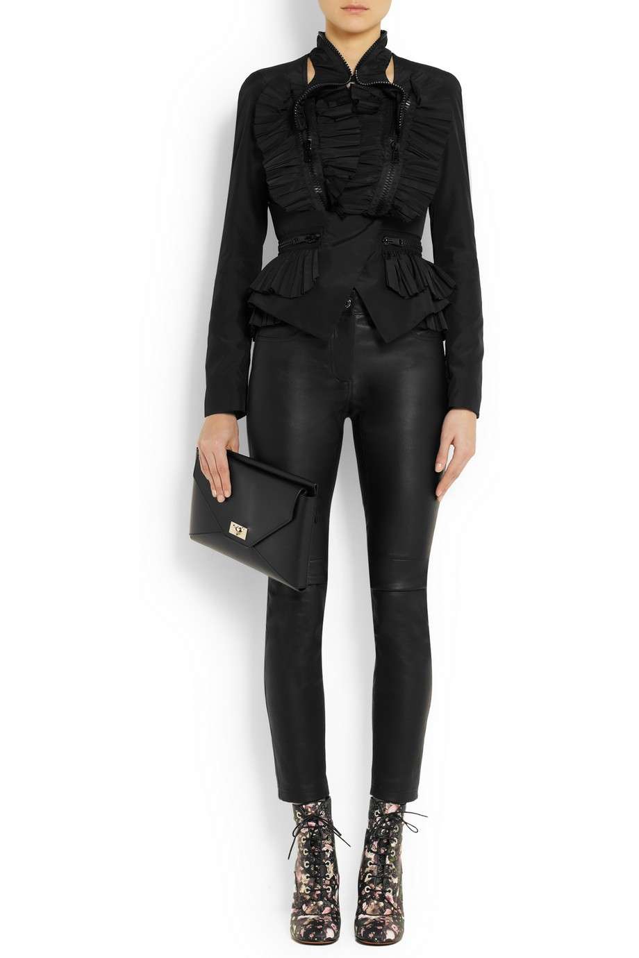 Francesine e pantaloni di pelle