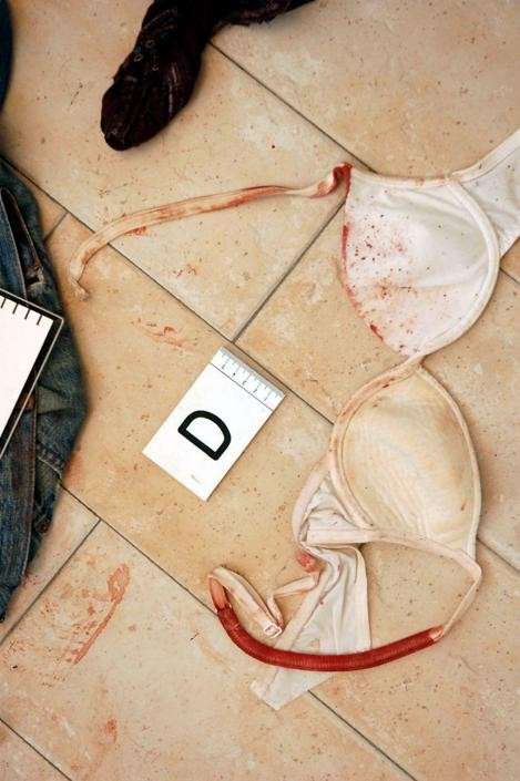 Il reggiseno insanguinato