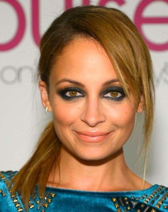 Nicole Richie con Smokey Eye blu