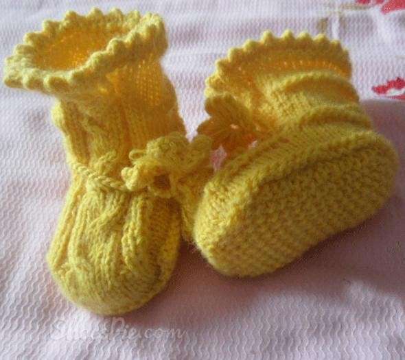 Scarpine gialle a maglia per bebè