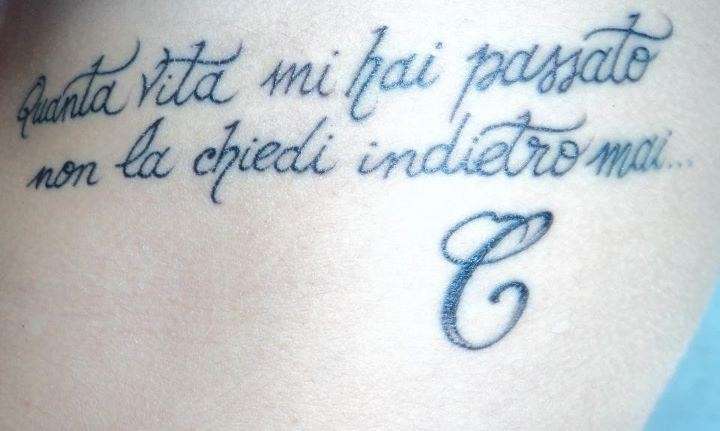 Strofa di Ligabue a tattoo