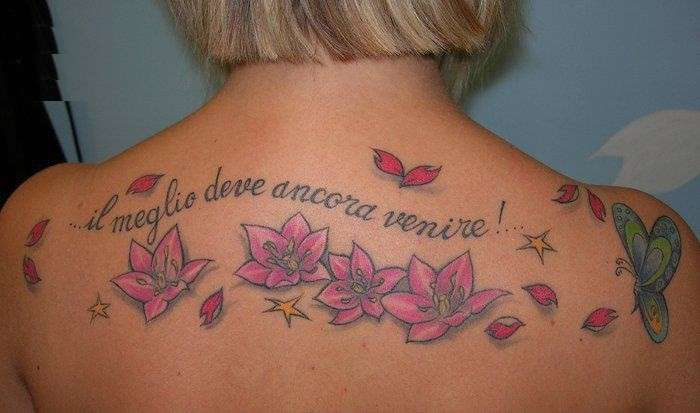 Strofa tattoo con fiori