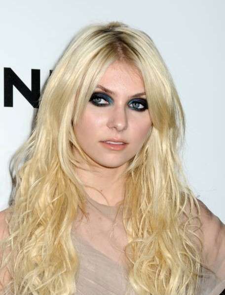 Taylor Momsen blue smokey eye