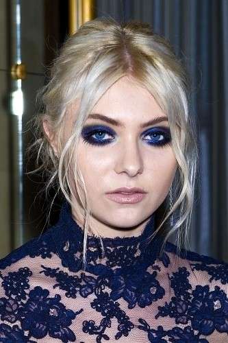 Taylor Momsen con make up blu intenso