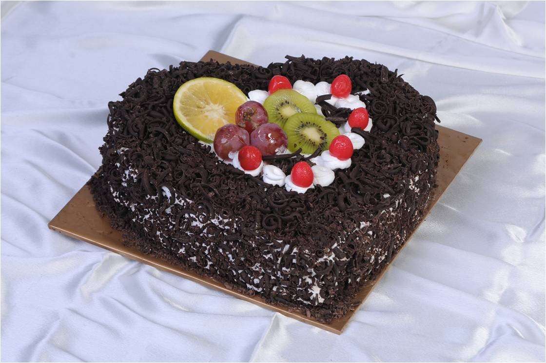 Torta con cioccolato e frutta