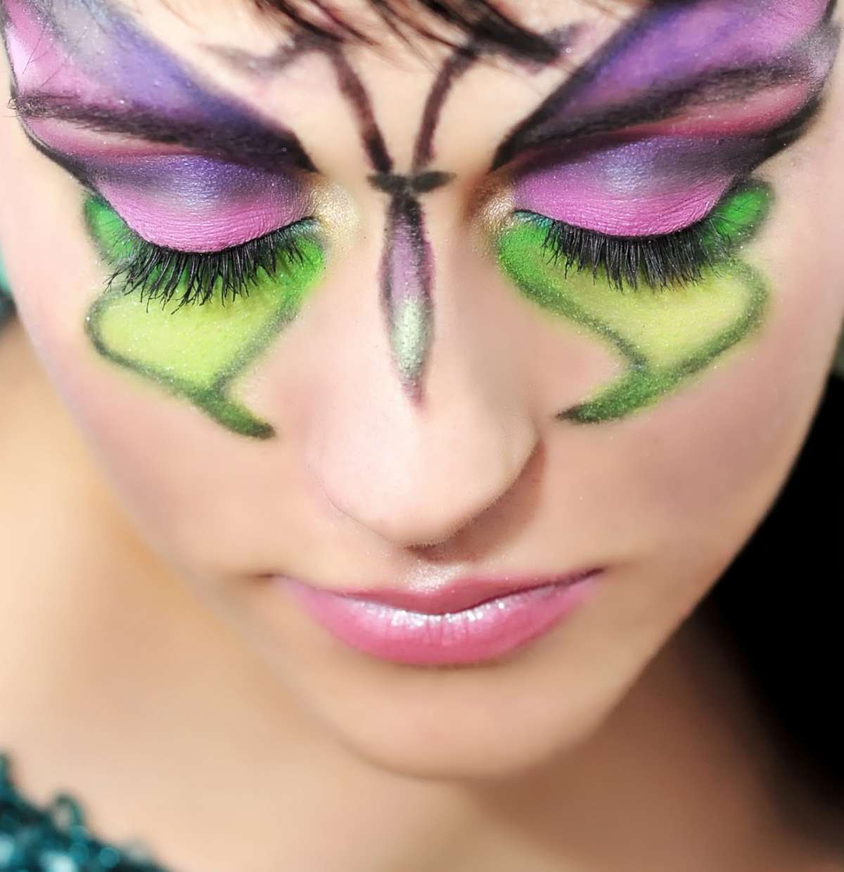 Trucco da farfalla verde viola